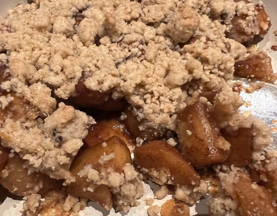 Apple Crumble Pie  by Prae’s Kitchen 
เมนูขนมวันนี้ที่น้องทั้ง4คนขอเรียนทำวันนี้...