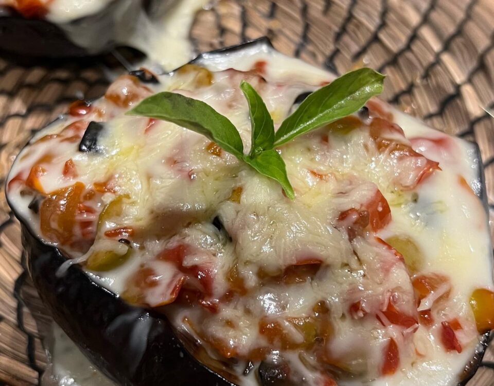 Baked Eggplant  with tomato and olives  แพรใช้ Edam cheese  อบด้านบนแบรนด์ Taylo...