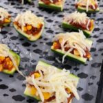 Baked zucchini tomato sauce with cheese

อาหารทานเล่นทำง่ายสุดๆ ใช้ Zucchini แทน...