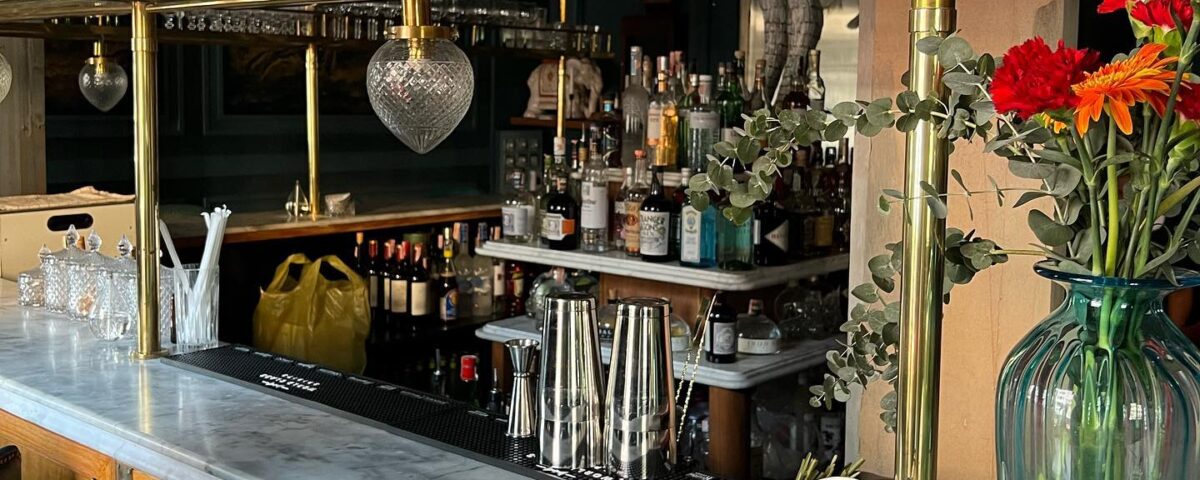 Blue Bar  สวยจัง บรรยกาศดี น่าไปมาก...