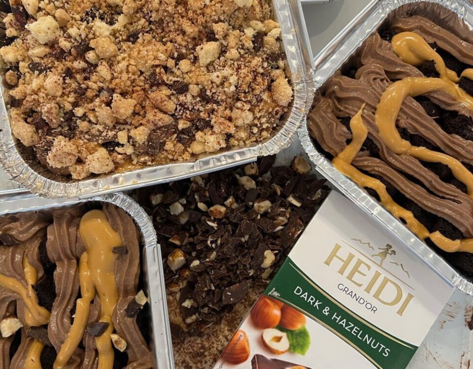 Brownie Parfaitเป็นการรวมตัวของบราวนี่ คาราเมล DarkชอคโกแลตHezelnut และครัมเบิ้ล...