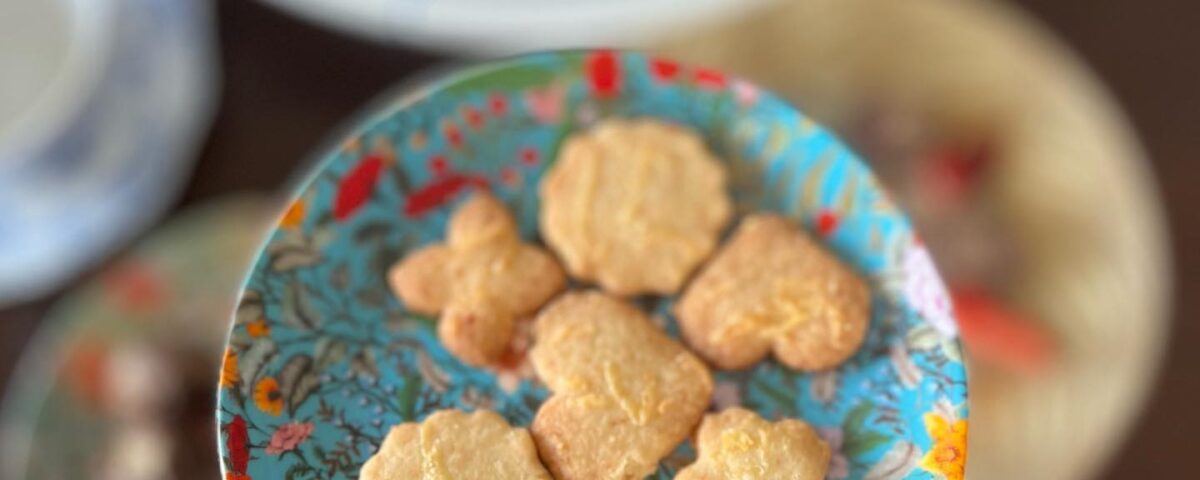 Cheddar cheese cookies ทานกับชาร้อน หรือ Earl Grey chocolate truffle กับ อู่หลงพ...