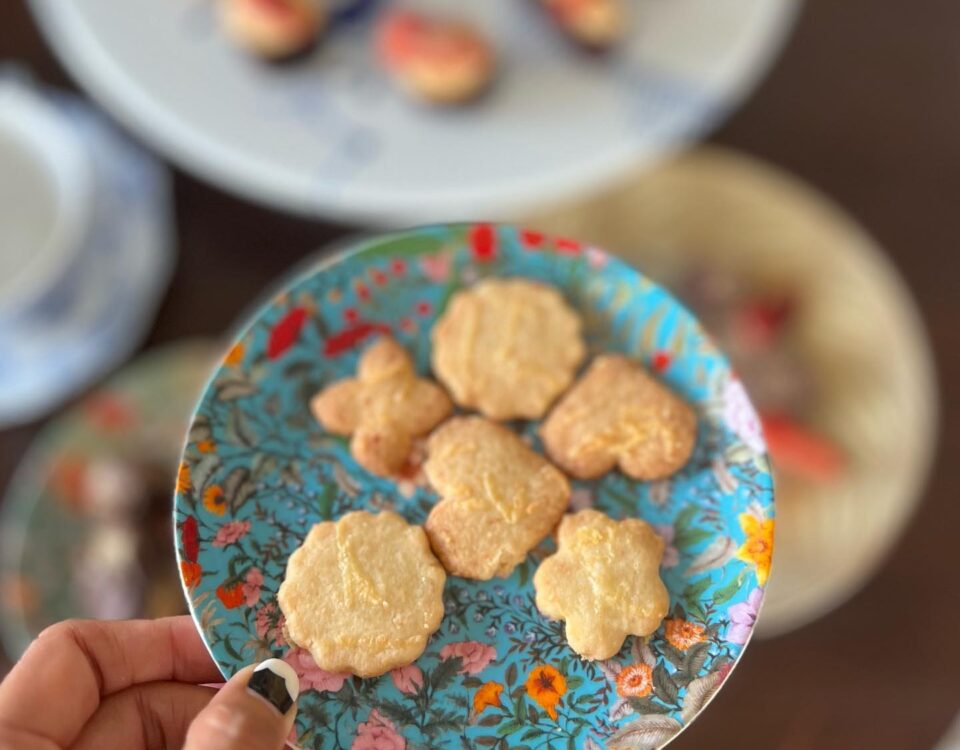 Cheddar cheese cookies ทานกับชาร้อน หรือ Earl Grey chocolate truffle กับ อู่หลงพ...