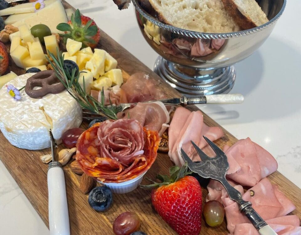 Cold Cuts & Cheese Platter ครบ จบ ในกล่องเดียว มีทุกอย่างที่ต้องการ ชอบที่สุด ขอ...