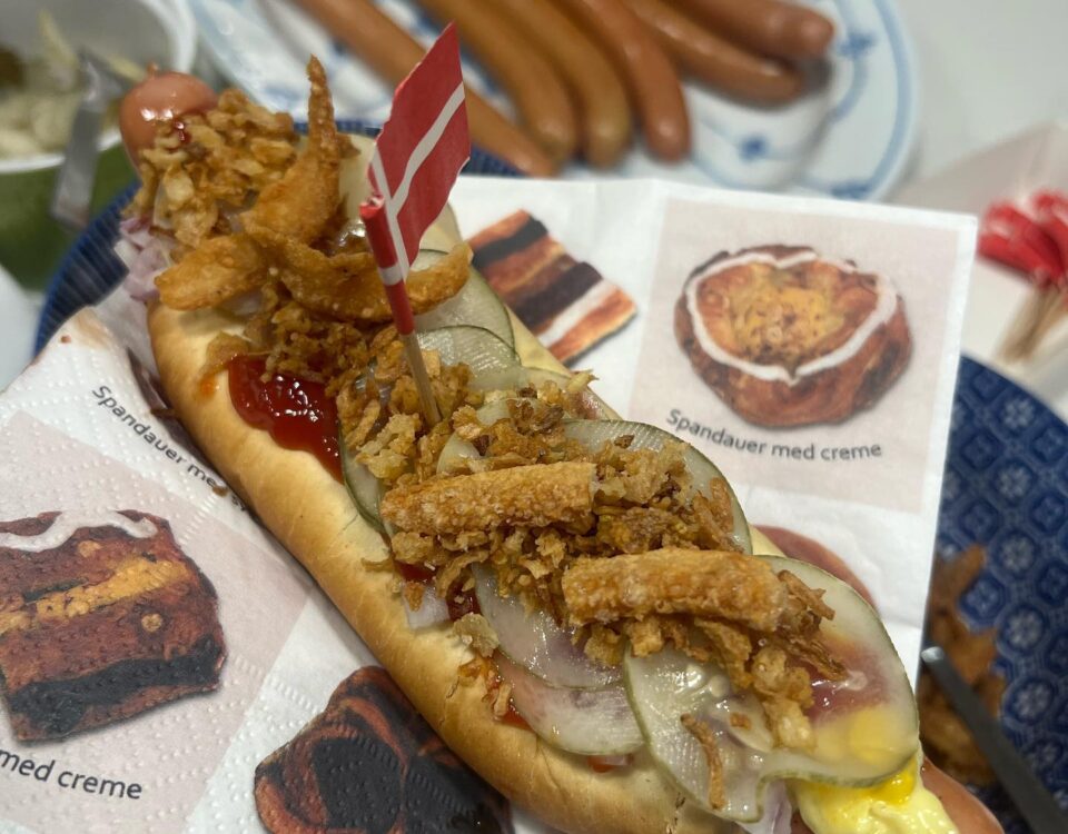 Danish Hotdog คุณสามีขนไส้กรอก ขนมปัง ทุกสิ่งอย่างมาจากเดนมาร์กเลยค่า...