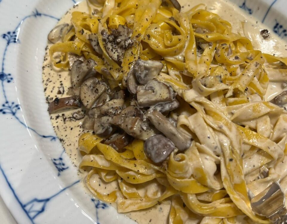 EAT•LAUGH•LOVE at New Year’s EveLove is all Around...