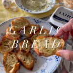 Garlic bread ทำง่าย ทานง่าย ทานได้ทุกคนค่ะ

แพรใช้ Spreadable salted Lurpak butt...