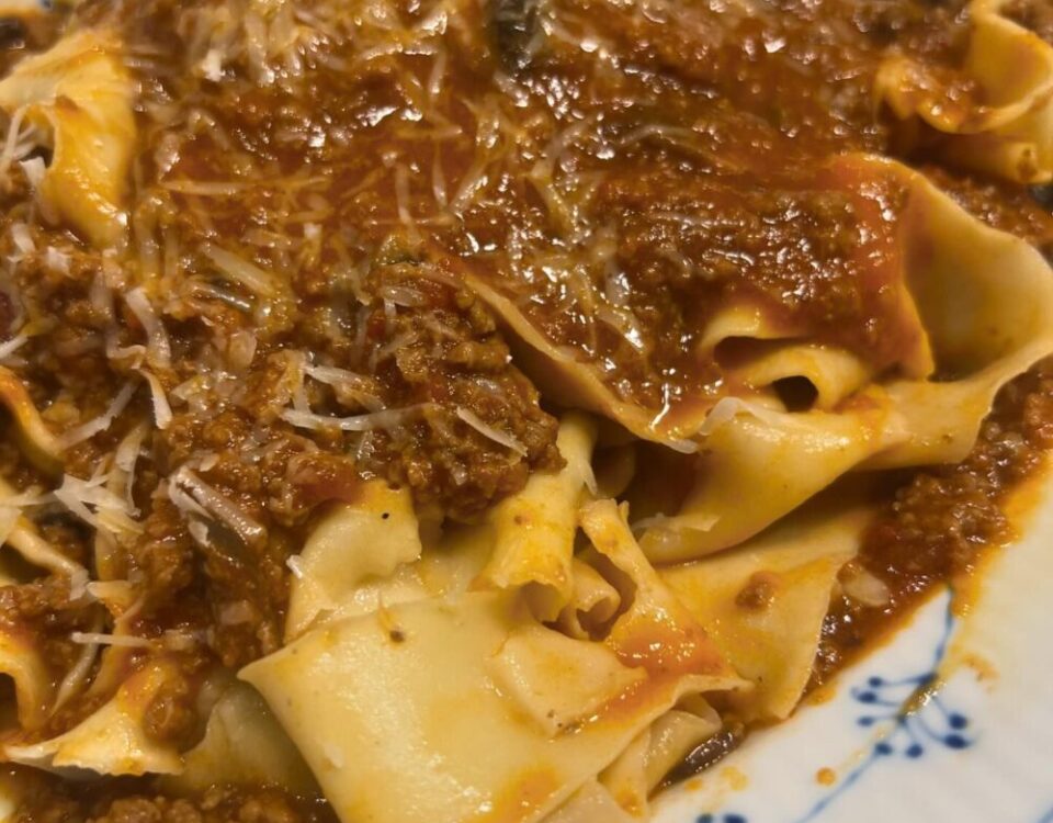 HandCut pasta with homemade bolognese sauce 
เบื่อๆ อยากๆทำเส้นพาสต้าที่บ้านเองซ...