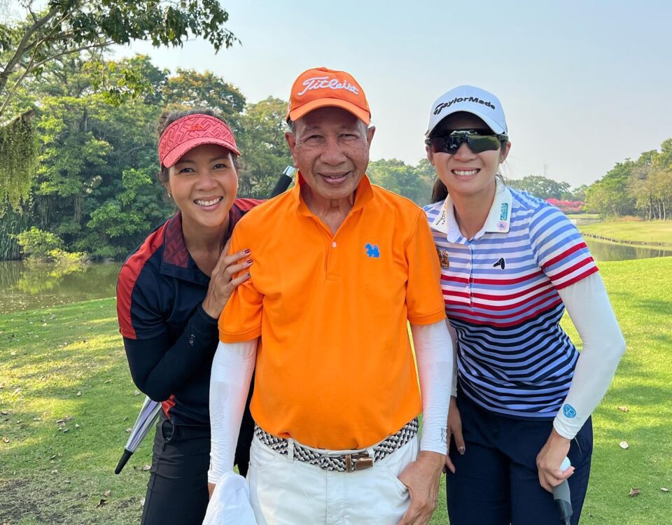 Happy golfers เล่นกอล์ฟกับคุณเสมอวันนี้มีโปรสายป่าน  และน้องเมกะ  มาร่วมเล่นด้วย...