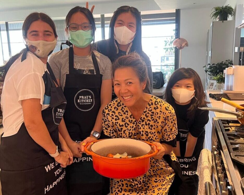 Kids Cooking Class with Prae’s Kitchen  วันนี้น้องๆจากBangkok Patana น้องCarla  ...