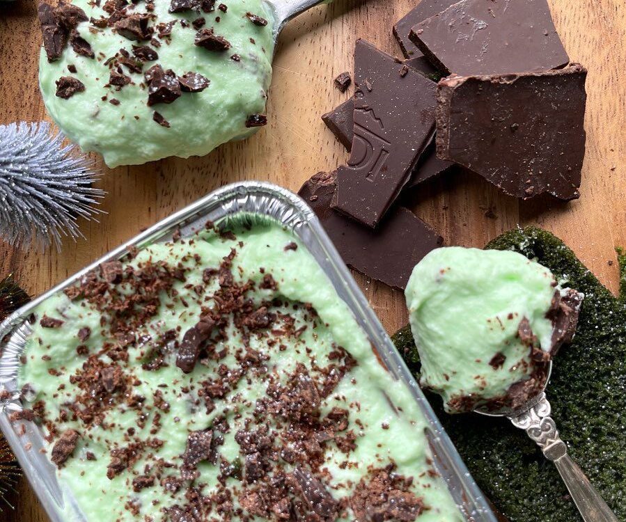 New Cake is coming soon!Chocolate&Mint ใครชอบเหมือนกันบ้างคะ ขมสดชื่น
รอชิมสิ้นเ...