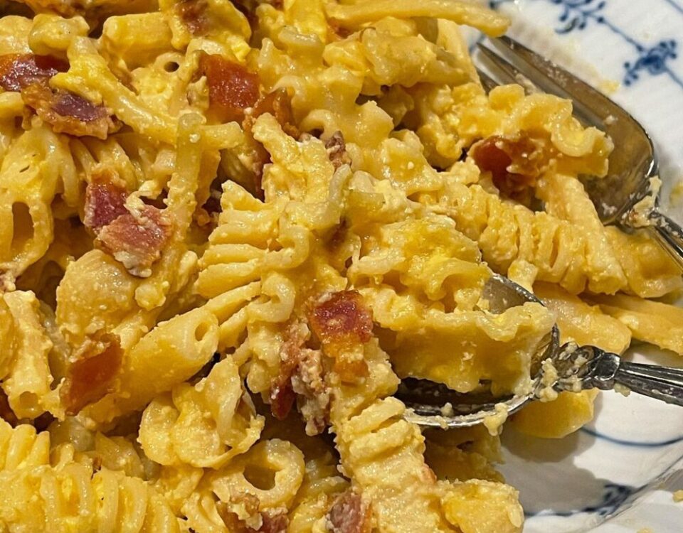 Prae’s Kitchen Carbonara ต่างยังไง
เราใช้ไข่สด cage free ปลอดสารเคมีและฮอร์โมน ...