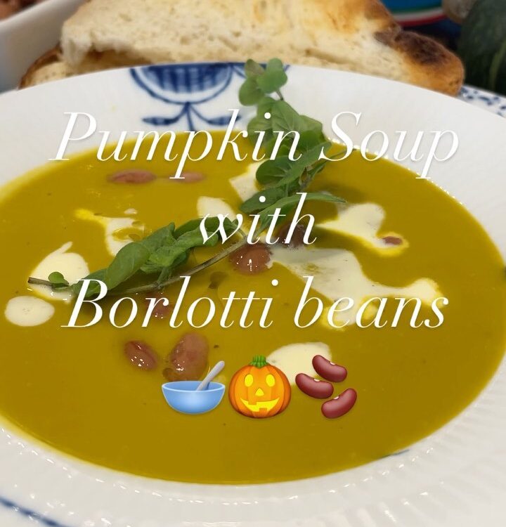 Pumpkin Soup with Borlotti beans

ซุปร้อน ๆ ประโยชน์สูง อร่อยด้วย

วันนี้แพรทำซุ...