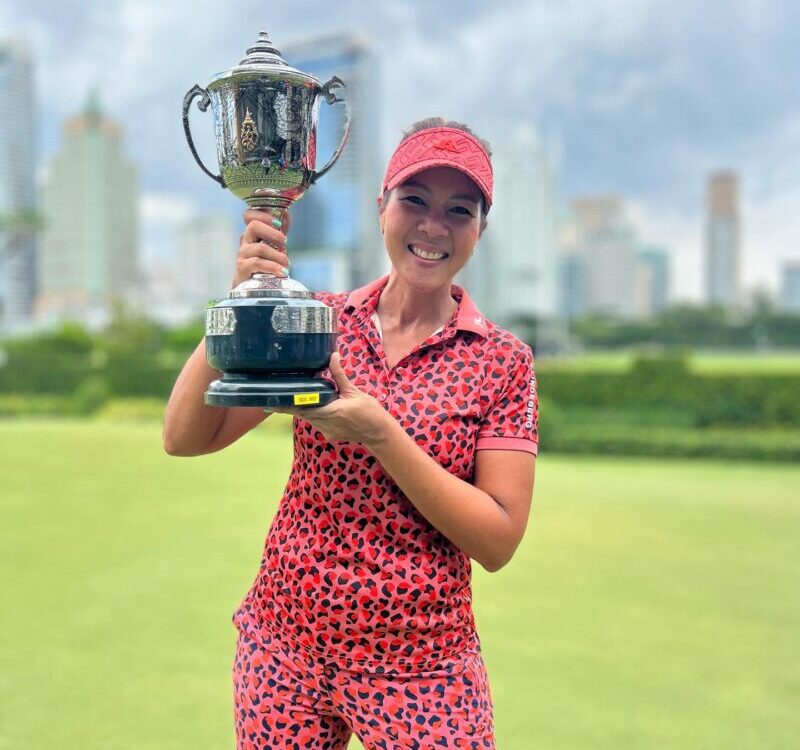 Queen Sirikit Cup ถ้วยเกียรติยศ ดีใจและภูมิใจมากค่ะ
หนัารื่นเริงที่สุดพร้อมชุดลา...