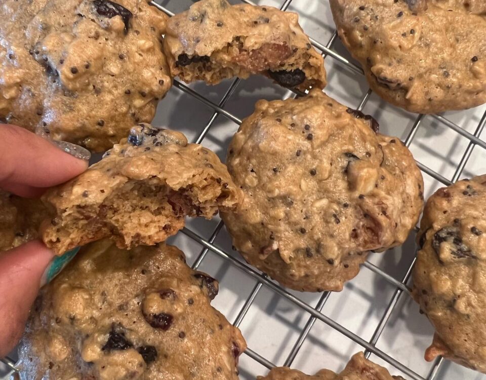 Soft baked Oatmeal Cookies with dried banana and perilla seed  สั่งขนม2กล่องวันน...