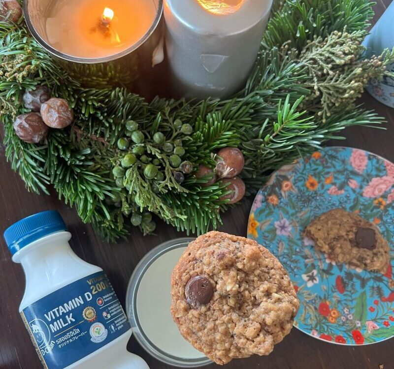 Soft baked oatmeal cookiesกับ นมสด  อร่อยมเข้ากัน นมเนียนมาก หอม มัน เข้มข้น คัด...