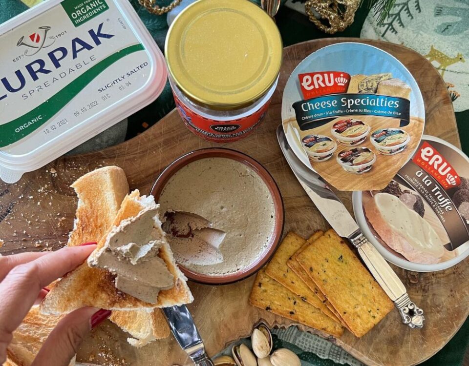 Truffle Cheese spread จาก Eru ของโปรด ทานเบาๆวันนี้ ปาดเนย LurpakกับTruffle pate...