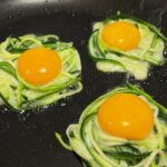 Zucchini egg nest
หนึ่งในเมนูน่าถ่ายรูป ดูดี ทำง่าย และน่าทานค่ะ

ฝานซูกินี่ ลวก...