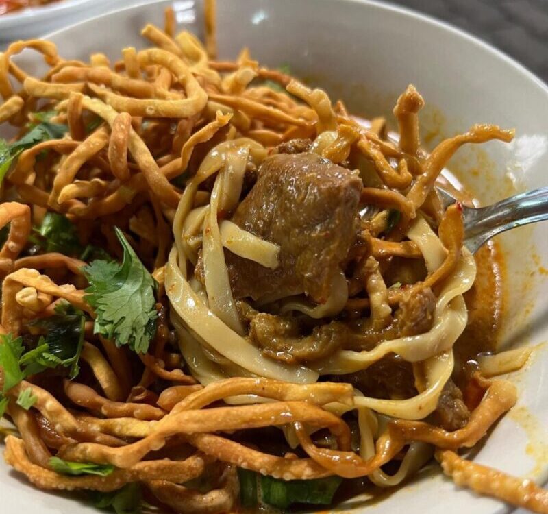 ข้าวซอยเนื้อ (เปื่อยมาก) ร้านป้าป้อม  อร่อยมาก จ้ำไม่ข้นไป รสกลมกล่อม ขอบคุณคุณอ...