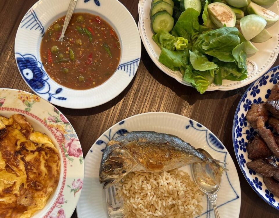 ข้าวฮางงอกจาก สิริไท  กับน้ำพริกปลาทู ผักสด อร่อยสุขภาพดี...