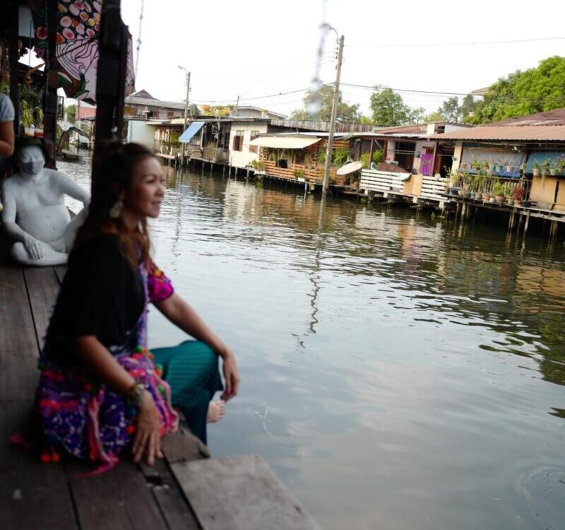 คลองบางหลวง บ้านศิลปิน วิถีชีวิตริมคลอง by  ขอบคุณน้องอัจ  ที่ชวนมานะคะ สนุกมาก...