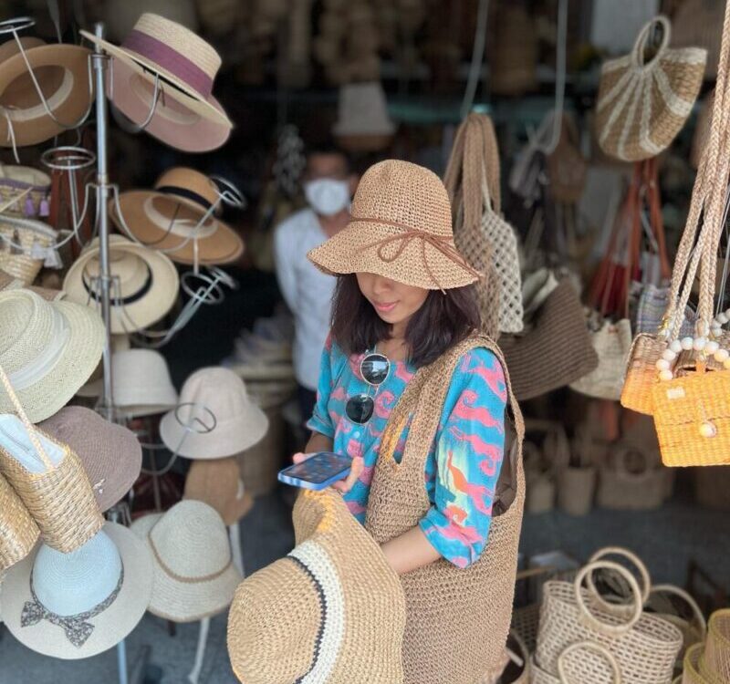 ตาลาย อยากได้ไปหมด   ตามรอยน้องเมย์...