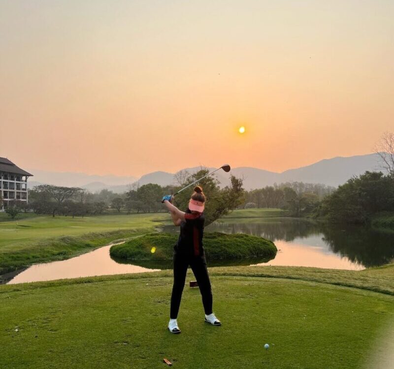 ตีกอล์ฟไก่โห่ พร้อมพระอาทิตย์ขึ้น...