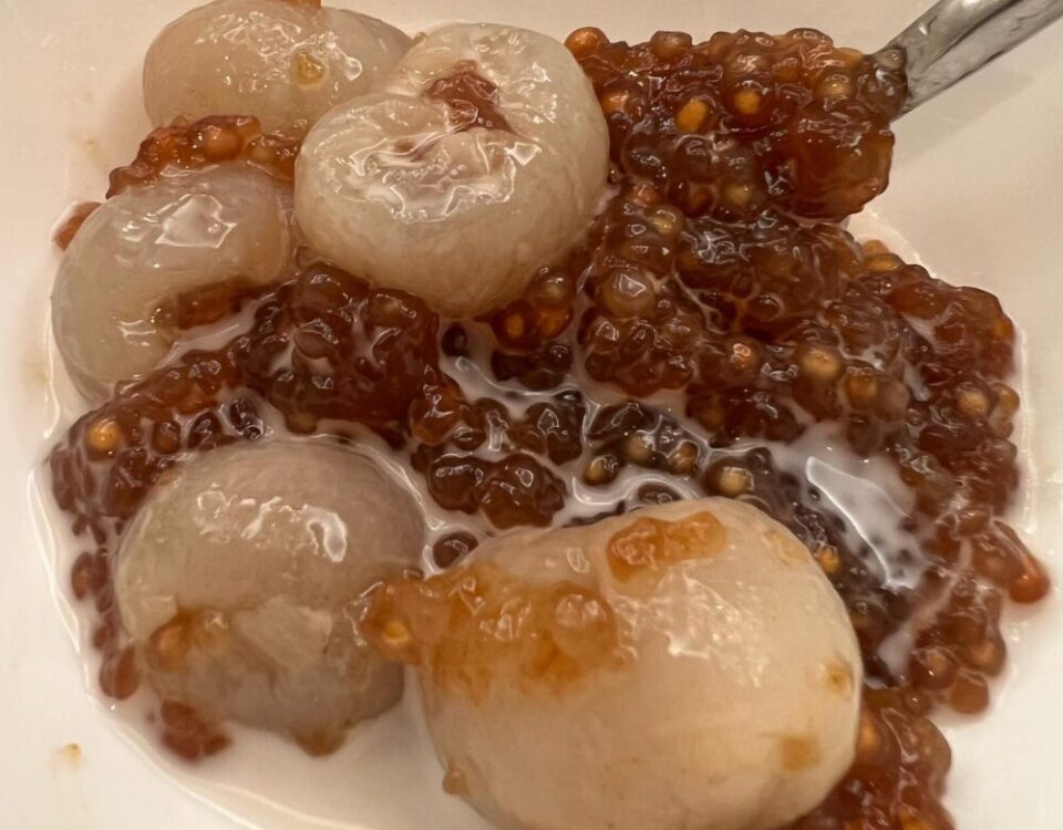 มาหัวหินก็ต้องทาน ร้าน  ซิคะ สั่งมาทานที่บ้านยังอร่อย ขนมหวาน สาคูสดลำไยใหญ่มาก ...