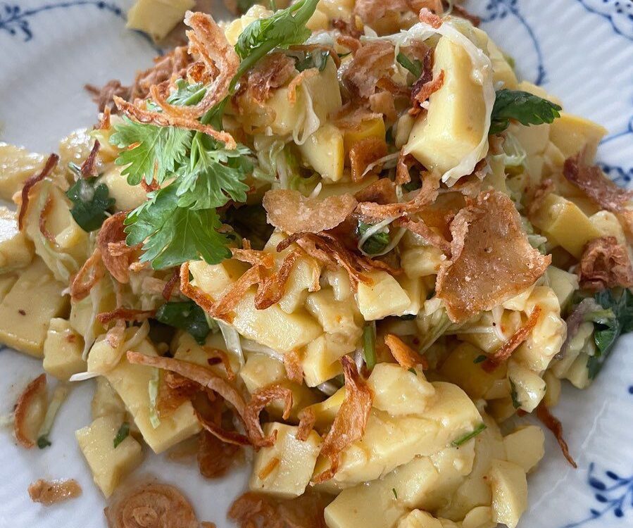 ยำเต้าหู้พม่า อร่อยจัง...