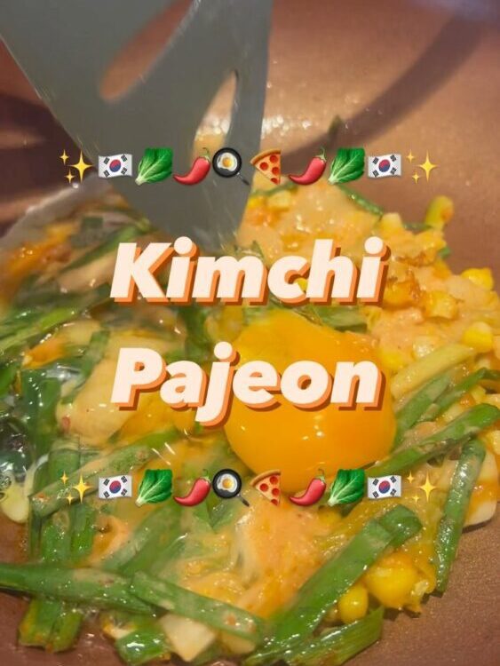 วันนี้ขอนำเสนอ กิมจิพาจอน หรือ พิซซ่าเกาหลี
เชฟ  ปรับสูตรให้ใช้วัตถุดิบง่าย ๆ  ท...