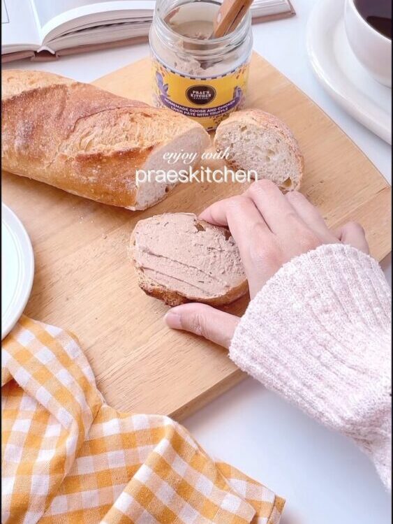 สั้นๆ “อร่อย” ยาวๆ อร่อยยยย กับขนมในตำนานจากคุณแพร  

เค้กชาเย็นในตำนาน 
เค้กนมเ...