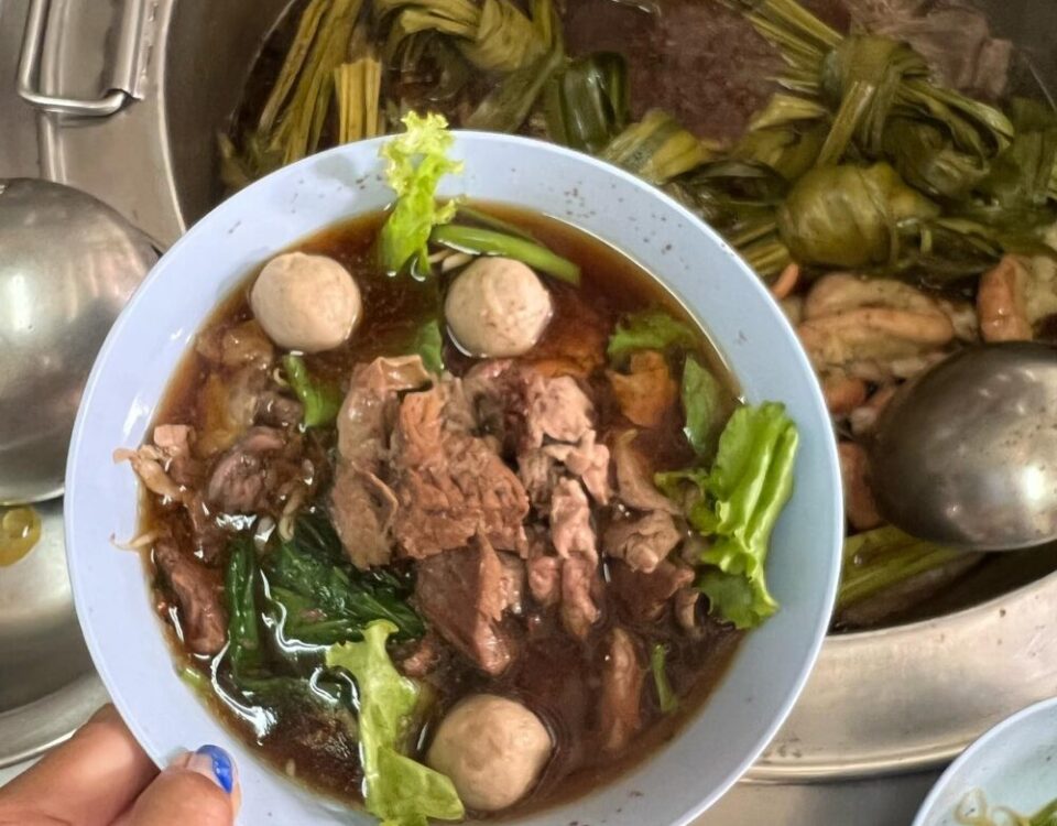 อาหารเช้าที่เชียงใหม่วันนี้
ก๋วยเตี๋ยวเนื้อวัวรสเยี่ยม หอมน้ำซุป ไม่ต้องปรุงเลย ...