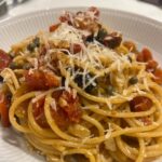 อาหารเย็นวันนี้
Spaghetti with  anchovies tomatoes olives capers and parmesan ch...