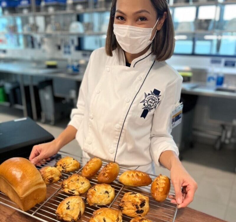 เมื่อน้องสะใภ้  ไปเรียน Le Cordon Bleu ทำขนมปังวันแรก ก็ต้องชิมกันหน่อย...