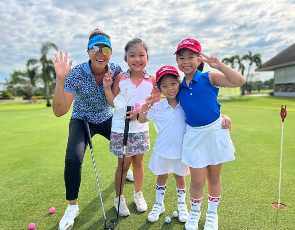 เมื่อว่างก็เล่นกอล์ฟซิคะ...