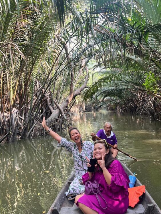 แพรพาไปล่องเรือ รับลมธรรมชาติ อยากให้มาลอง สนุกมาก !!   รอติดตามได้ใน YouTube : ...