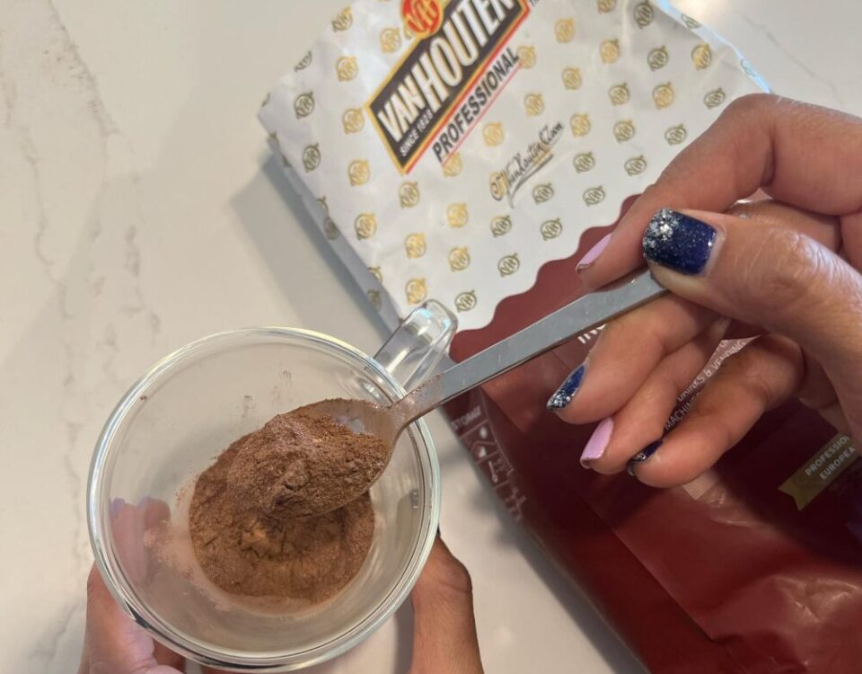 โกโก้ร้อน ง่ายๆที่บ้าน เพิ่มกาแฟไปอีกshotกลมกล่อมเลยค่ะ...