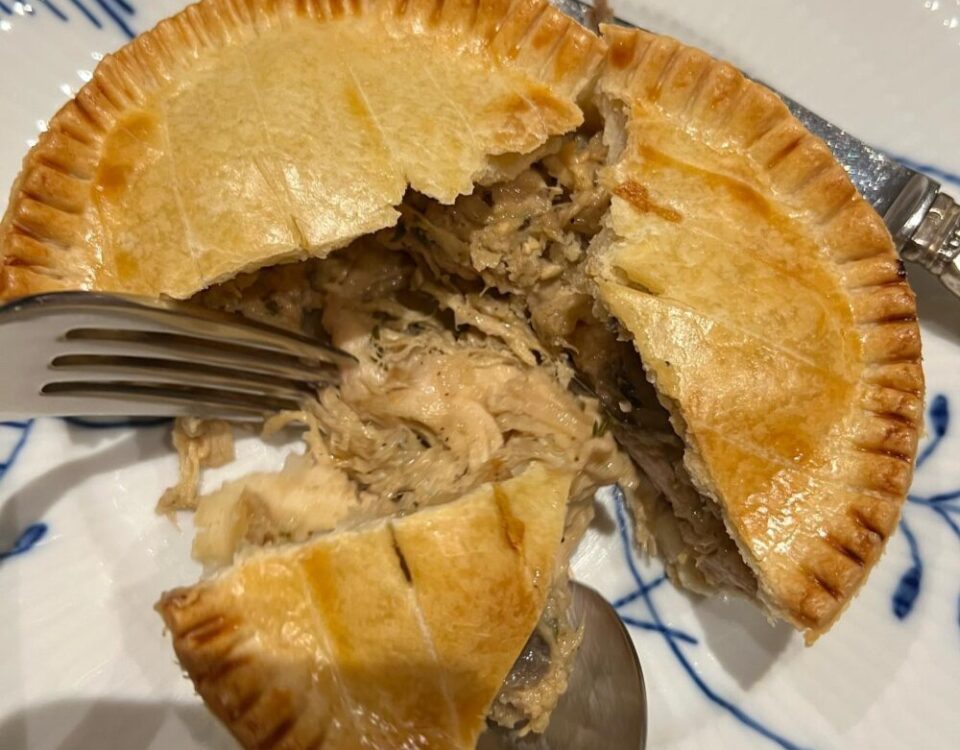 ใครชอบทานพายไก่ พายเนื้อ ลองร้าน  ดูนะคะ...