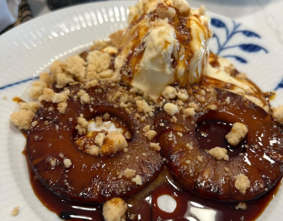 ใครอยากลองบ้าง เป็นcombinationของสัปปะรด คาราเมล ครัมเบิ้ล และไอศครีมvanilla ใช้...