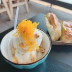 ไอติมกะทิสดโบราณ ขนมปังปิ้งสังขยาทำเอง วิวริมน้ำบางปะกง กาแฟอร่อยชอบมาก ดีไปหมด ...