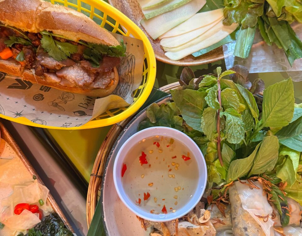 พานิว  มาร้านโปรดที่ทรงวาดค่ะ  ทรงเวียด พลาดไม่ได้ ทานกี่ทีก็อร่อย  ใครมา มาลองท...