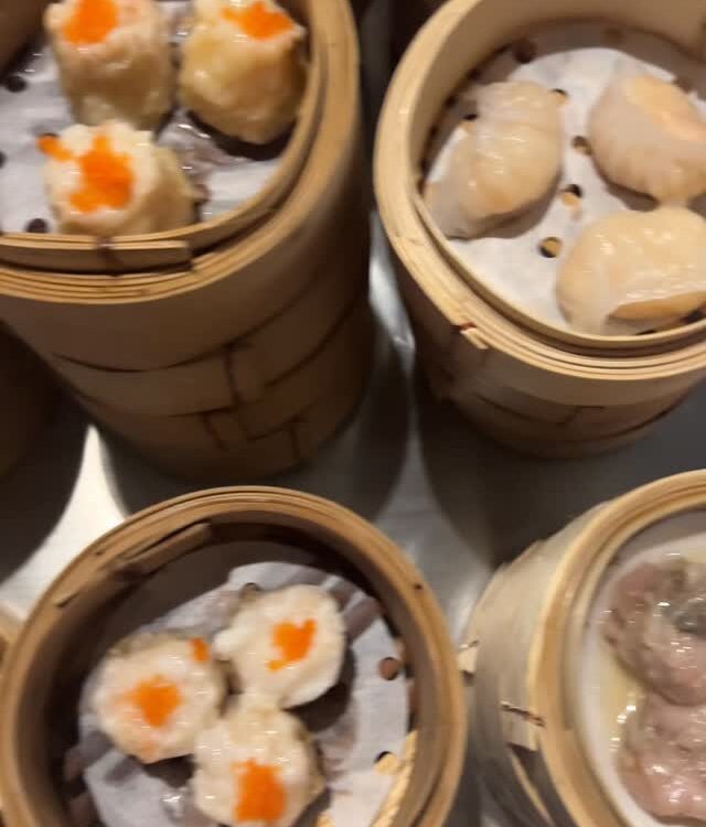 มีร้านอาหารจีนอร่อยอยากบอกต่อค่ะ ร้านชื่อ The Moon Cuisine   เค้ามีทั้ง ติ่มซำห่...