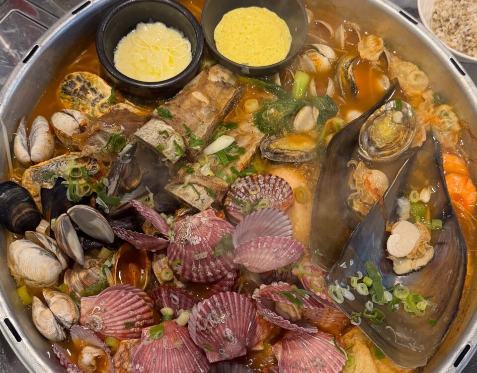 OMG!! ซุปทะเลเดือดที่ปูซาน ใครไปห้ามพลาดค่ะ มันคือสุด สดกว่านี้ไม่ได้แล้ว! ประสบ...