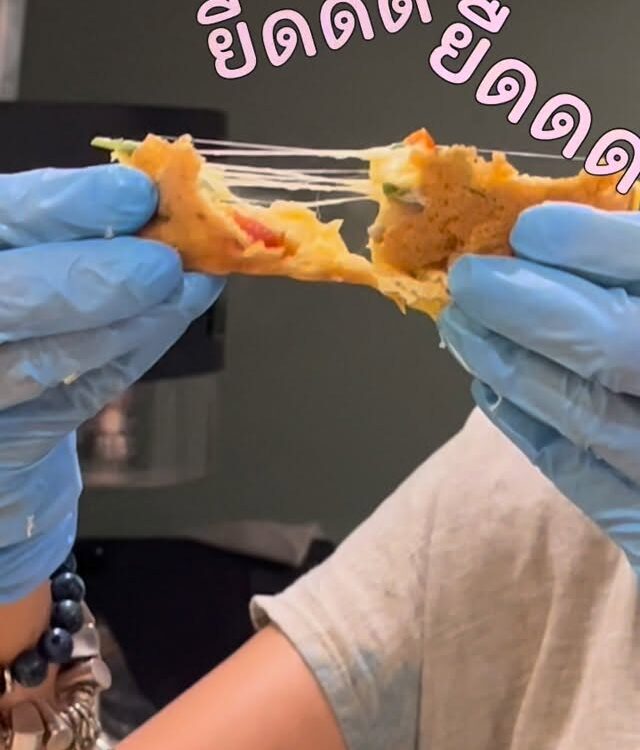 ไข่เจียวเต้านม ชีสยืดดดดดดดดดดดด อร่อยติดใจมากค่ะ...