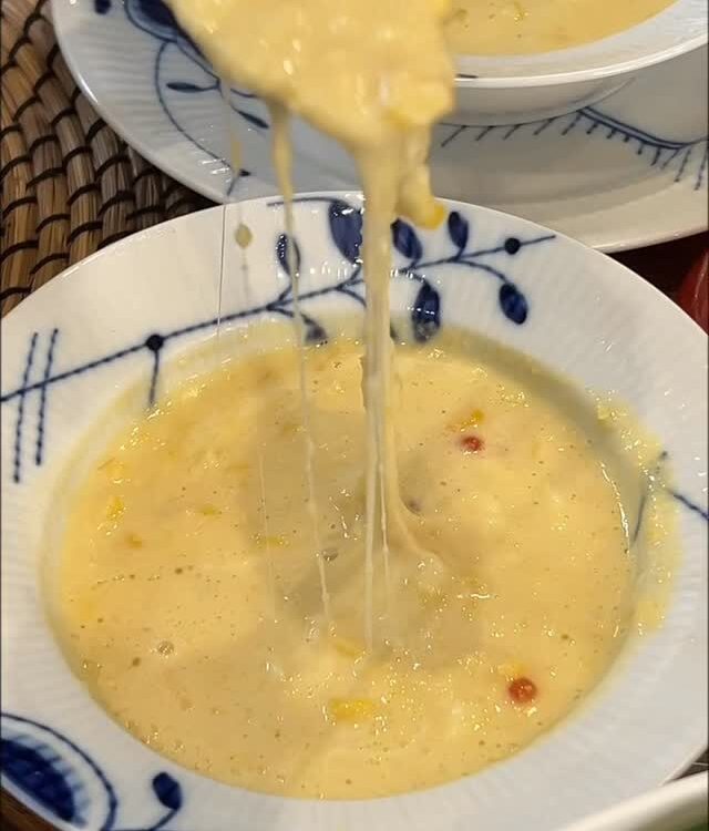 ชีสสสสยืดแบบนี้ใครจะอดใจไหว.. แต่ตอนท้ายพีคมาก! ￼ ￼...