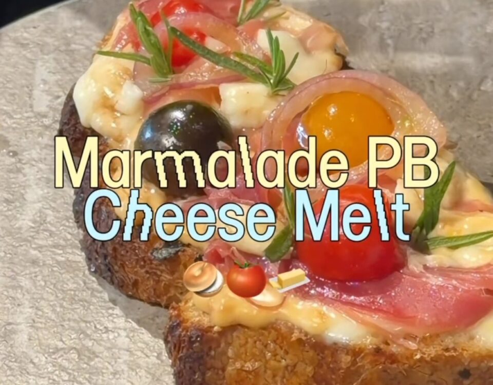 เมนูใหม่ไม่เคยทำ ตอนแรกคิดว่าไม่น่ารอด..แต่ดันอร่อยเฉย
Marmalade + peanut butte...